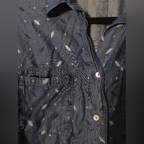 Just Living blue button up shirt breast pockets feather pattern size large NWOT - Picture 4 of 4